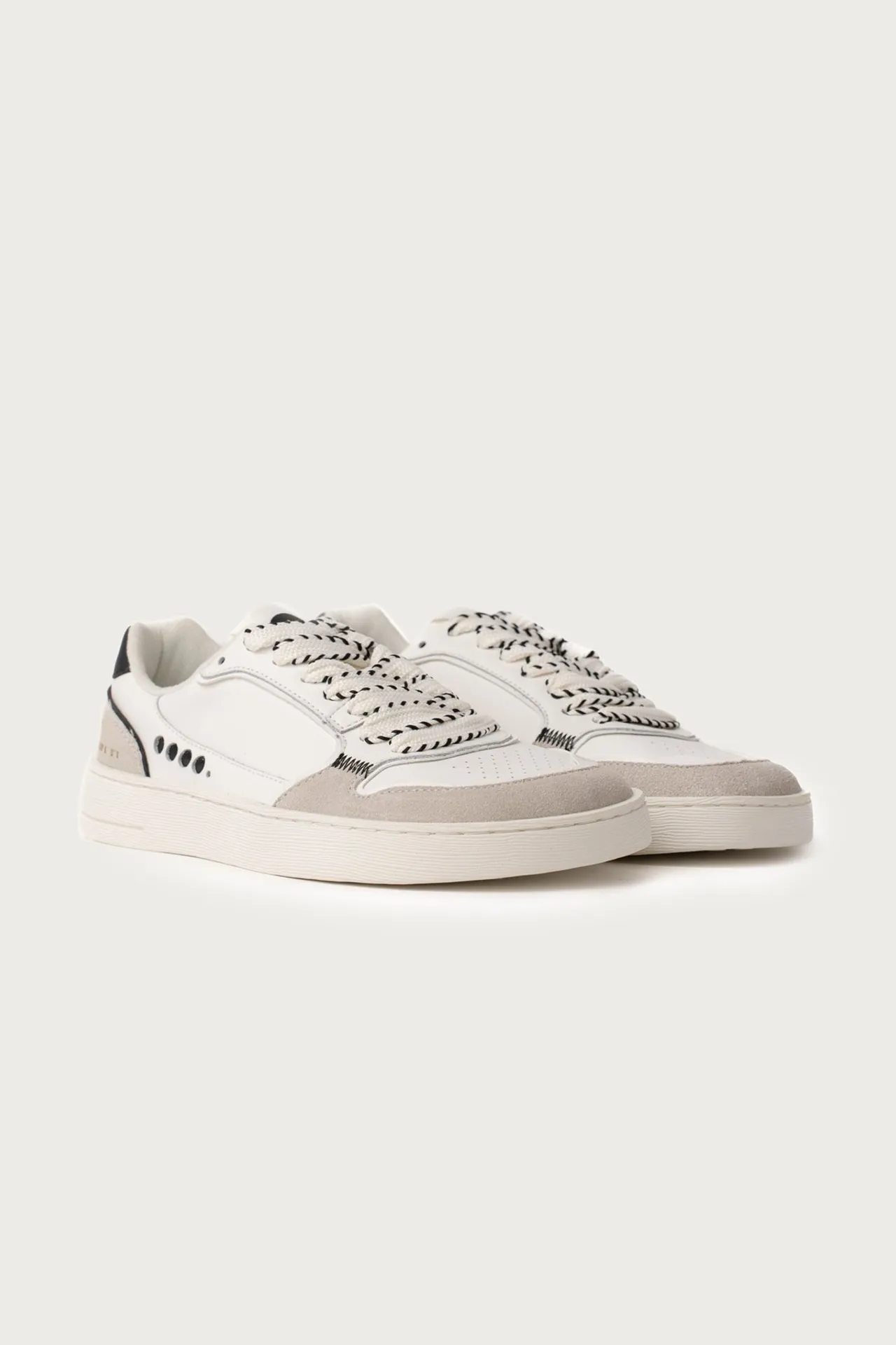 dada. Shibuya Retro, color White & Black